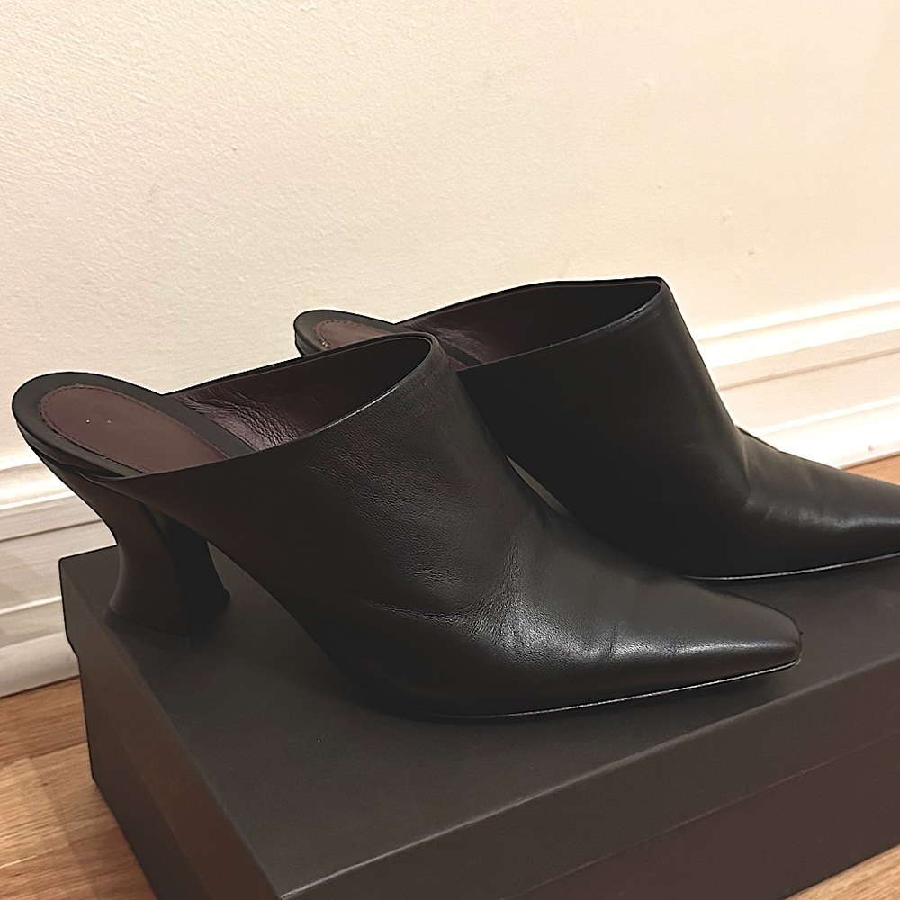 Bottega Veneta almond mules sz 39